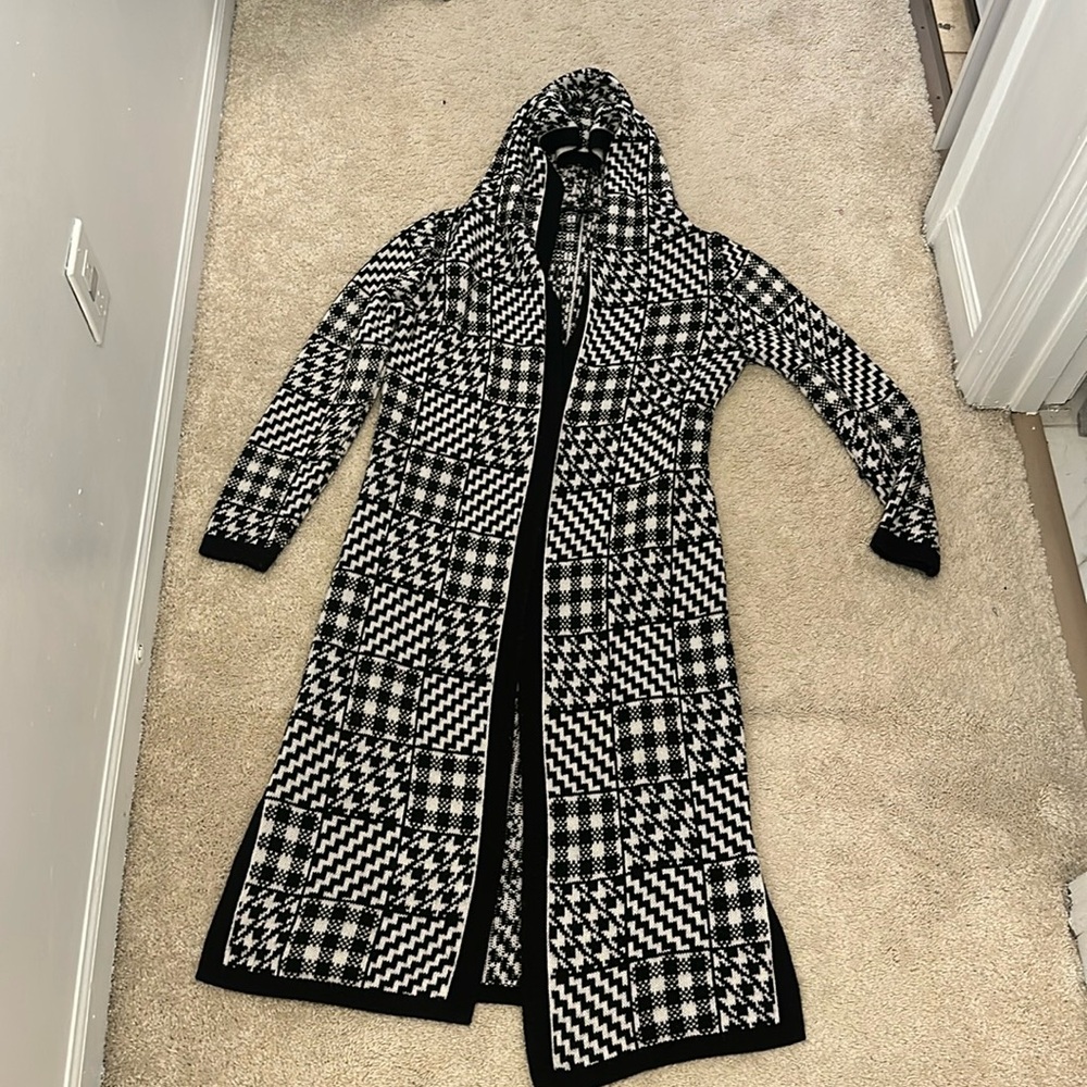 Women sweater cardigan black and white